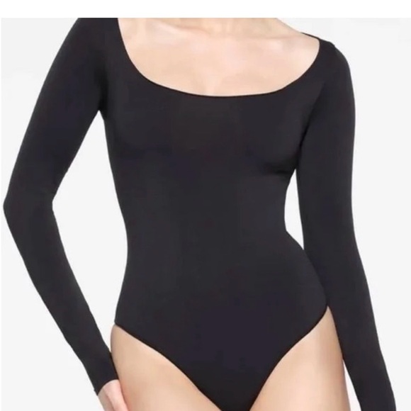 SKIMS Classic Black Long Sleeve Bodysuit - Picture 1 of 4